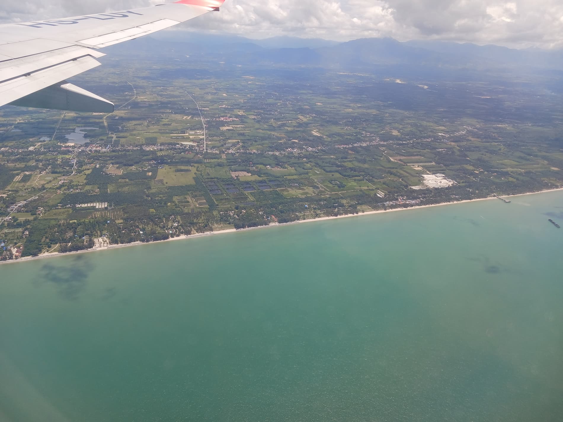 眼下に広がるナコンシータマラートの街並み