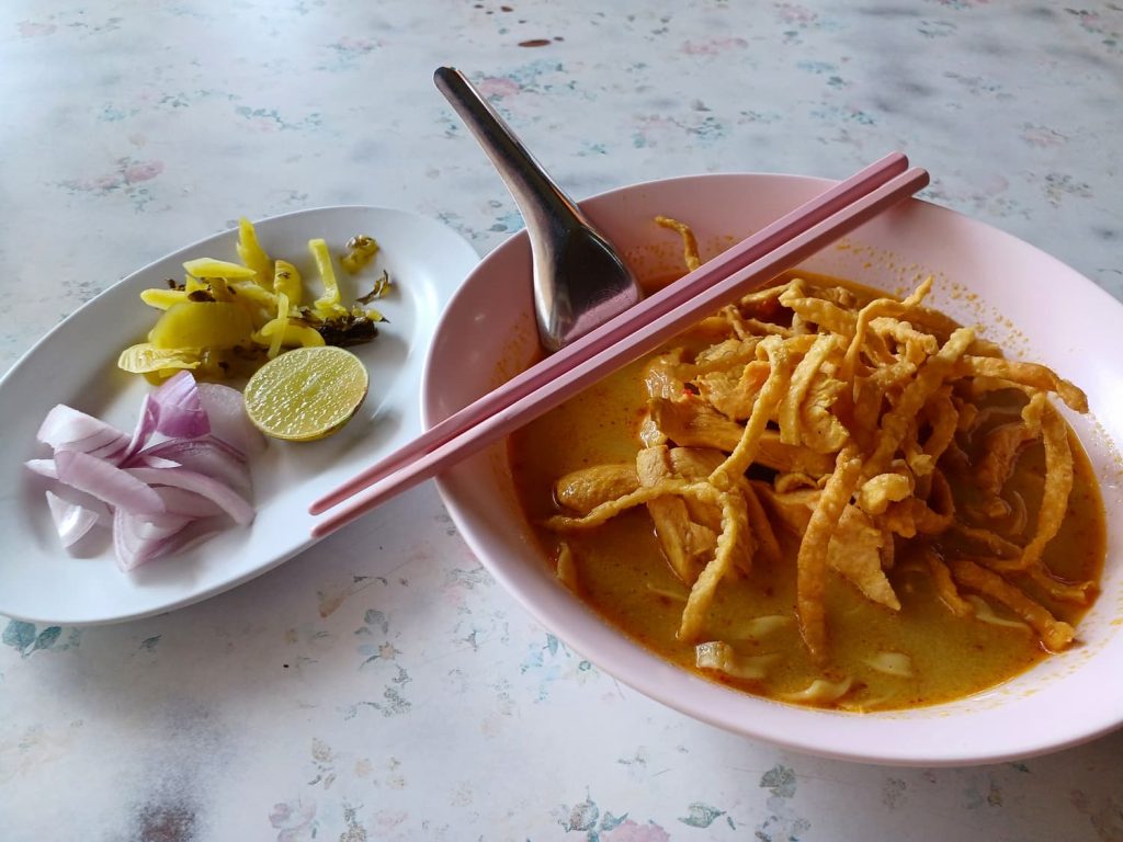 チェンマイのレストラン｢アルンライ｣で注文したカオソーイ