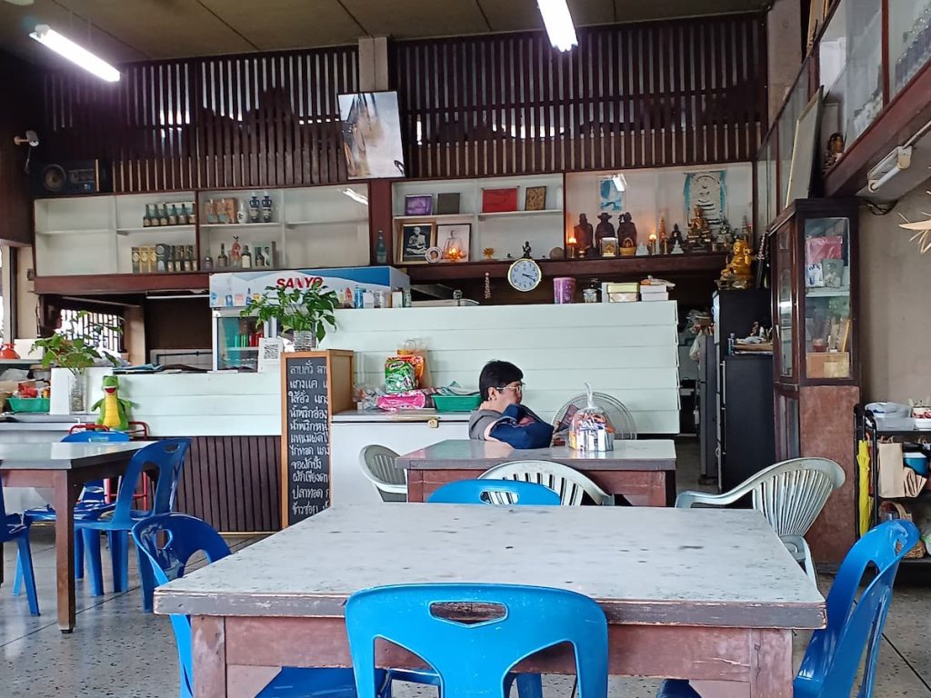 チェンマイの街中のレストラン｢アルンライ｣