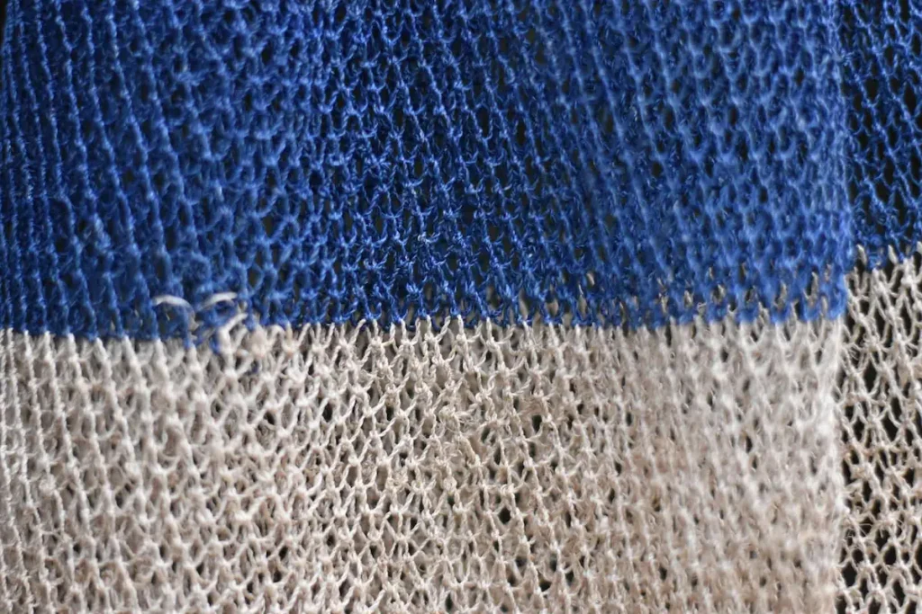 ラオス北部の少数民族カム族が作り出す葛バッグ